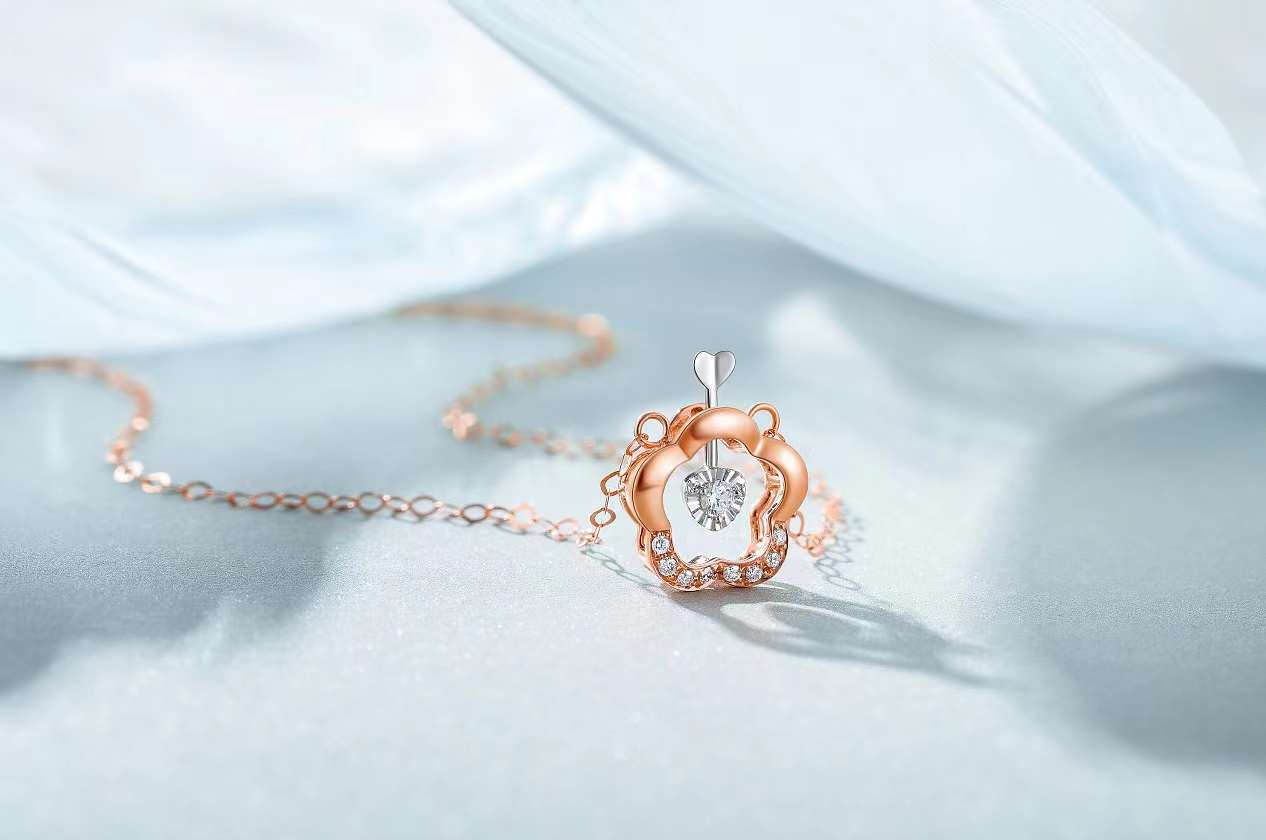 necklace product photography