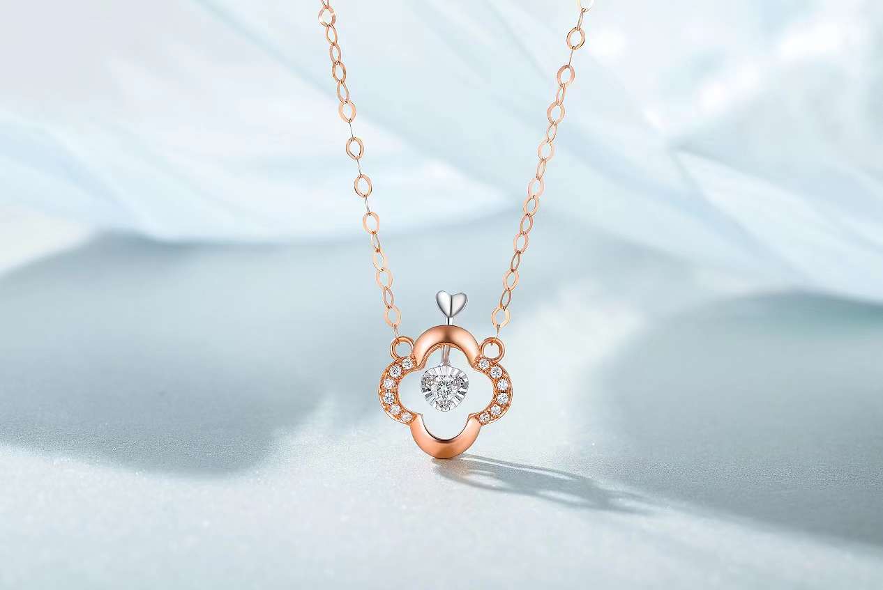 necklace product photography